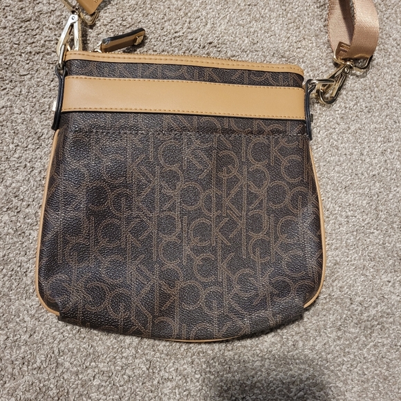 NWOT Calvin Klein Cross Body Bag - Picture 2 of 2